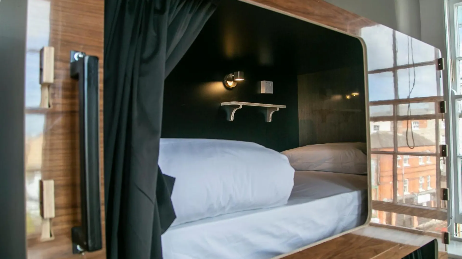 Leevin Hostel Mountjoy Dublin 0*,  Ireland